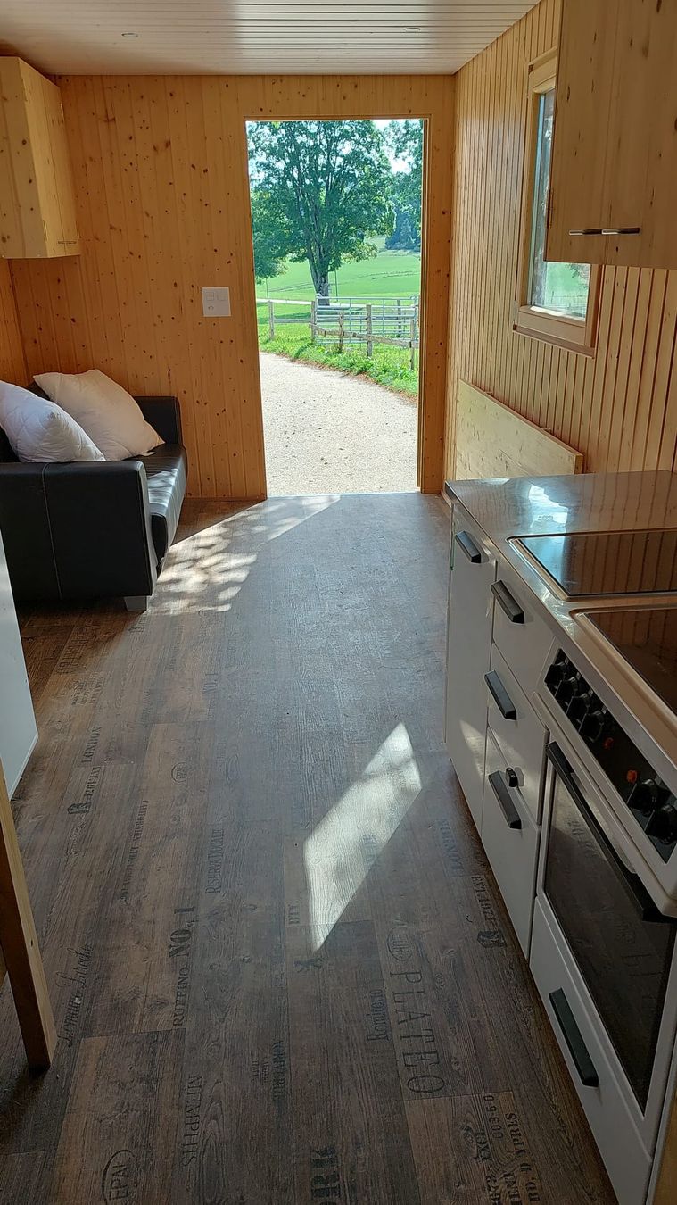 Mobile-home: Tiny House auf Rädern- sofort verfügbar – D'occasion à Les Reussilles par nin_xn8m 4