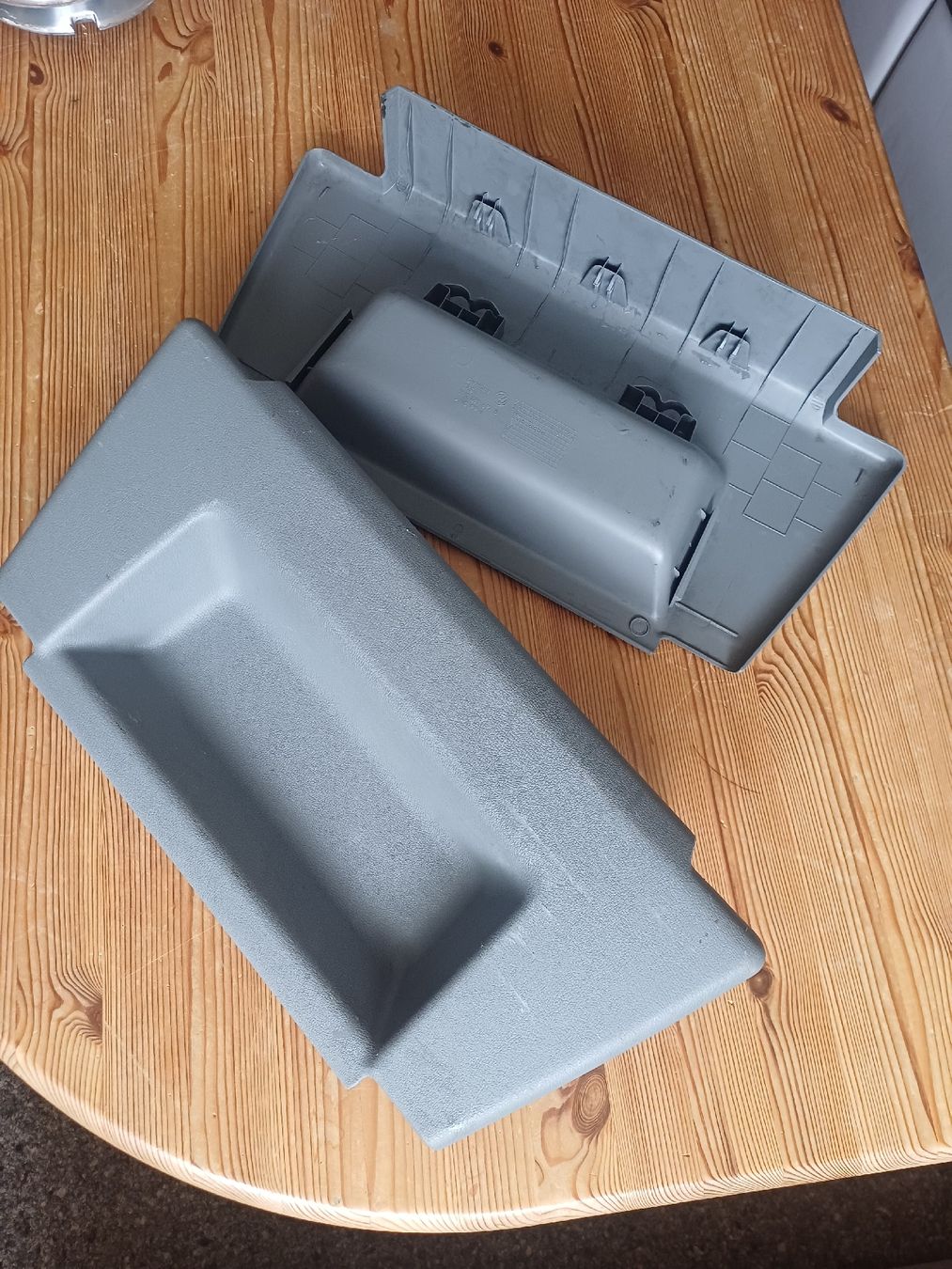VW Alle Autoersatzteile: VW Multivan T5 2003-2009 Sitz Verkleidung  – Gebraucht aus Domat-Ems von Waterbikes