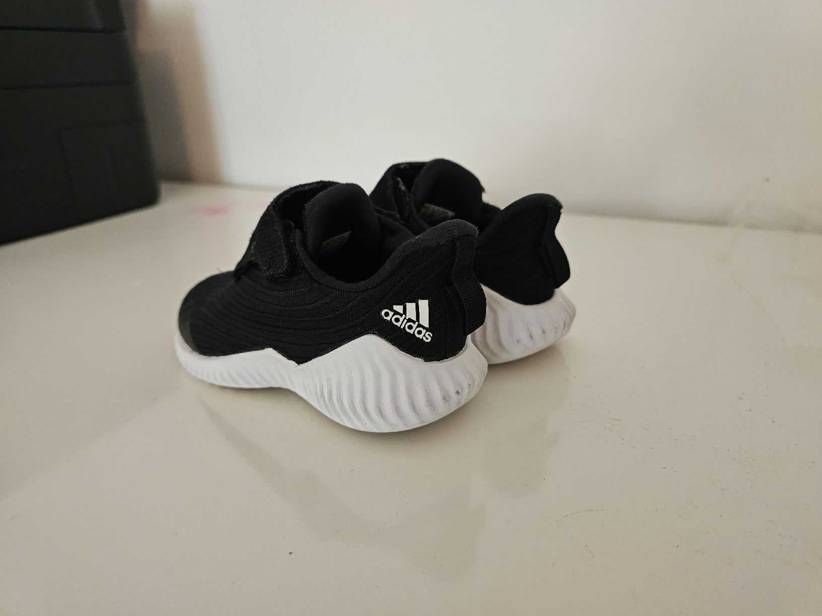 Adidas Scarpe per ragazzi: Adidas Schuhe Gr. 24 – Usato da Grellingen venduto da JJJJ93 1