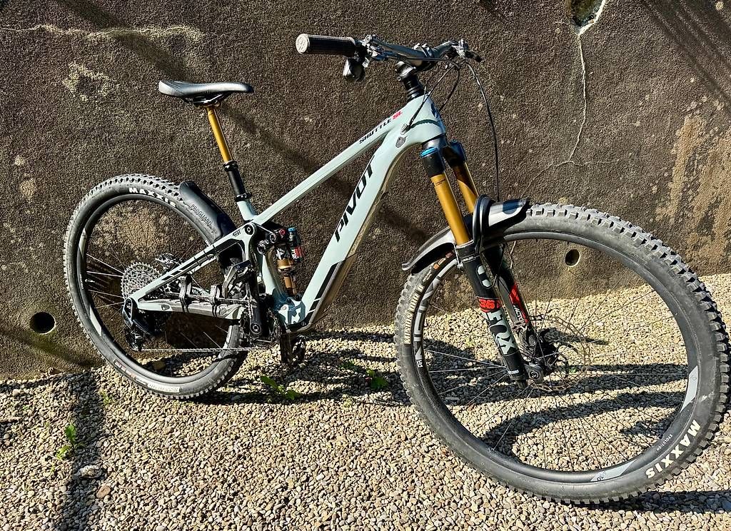 Vélos: Premium Light E-Bike Pivot Shullte SL - S/M – D'occasion à Bern par sam_zn9d