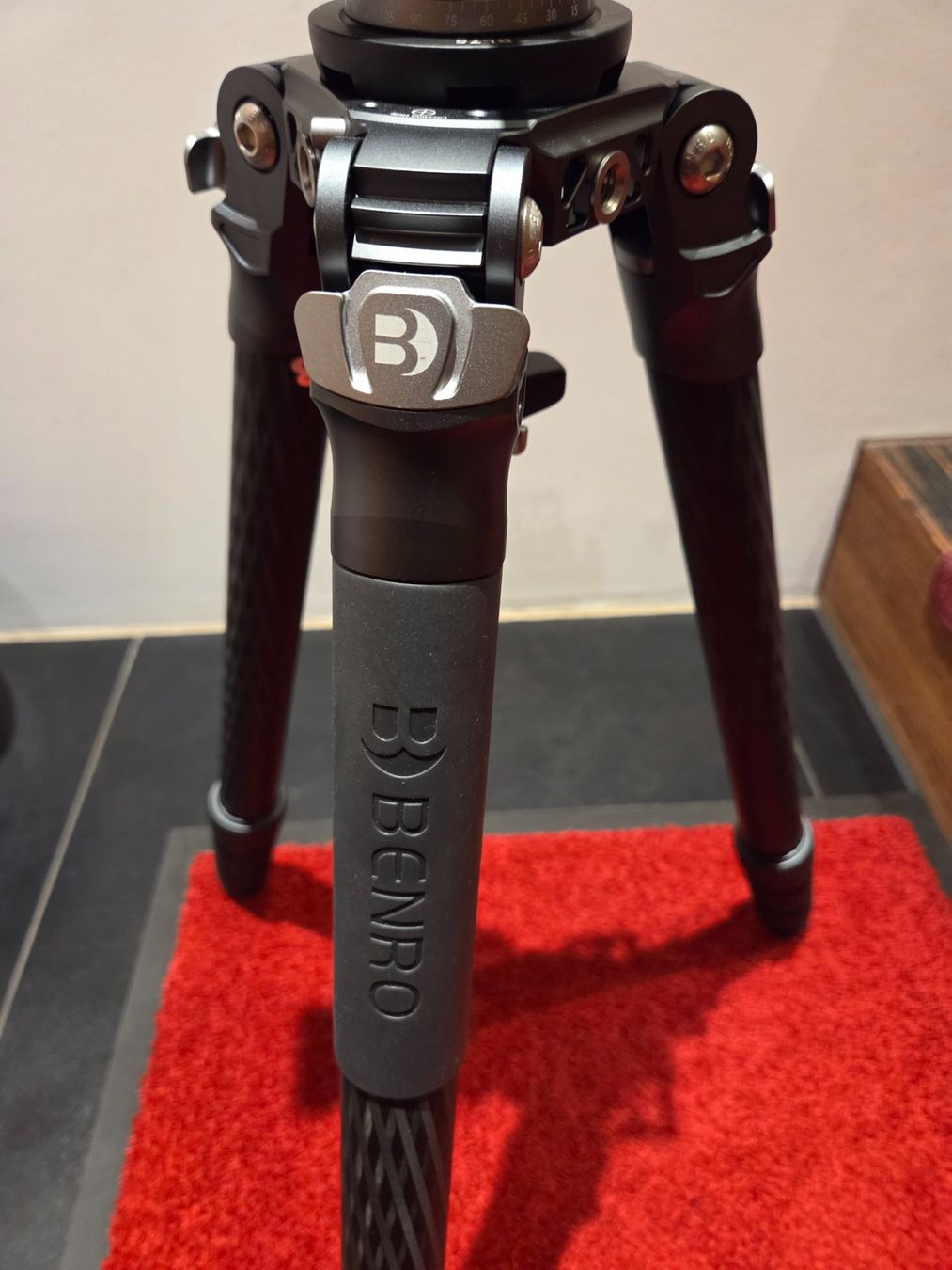Benro Treppiedi & Teste: Benro Stativ mit Gimbal - neu und ungebraucht!! – Nuovo (secondo la descrizione) da Kriegstetten venduto da Tamandua 6