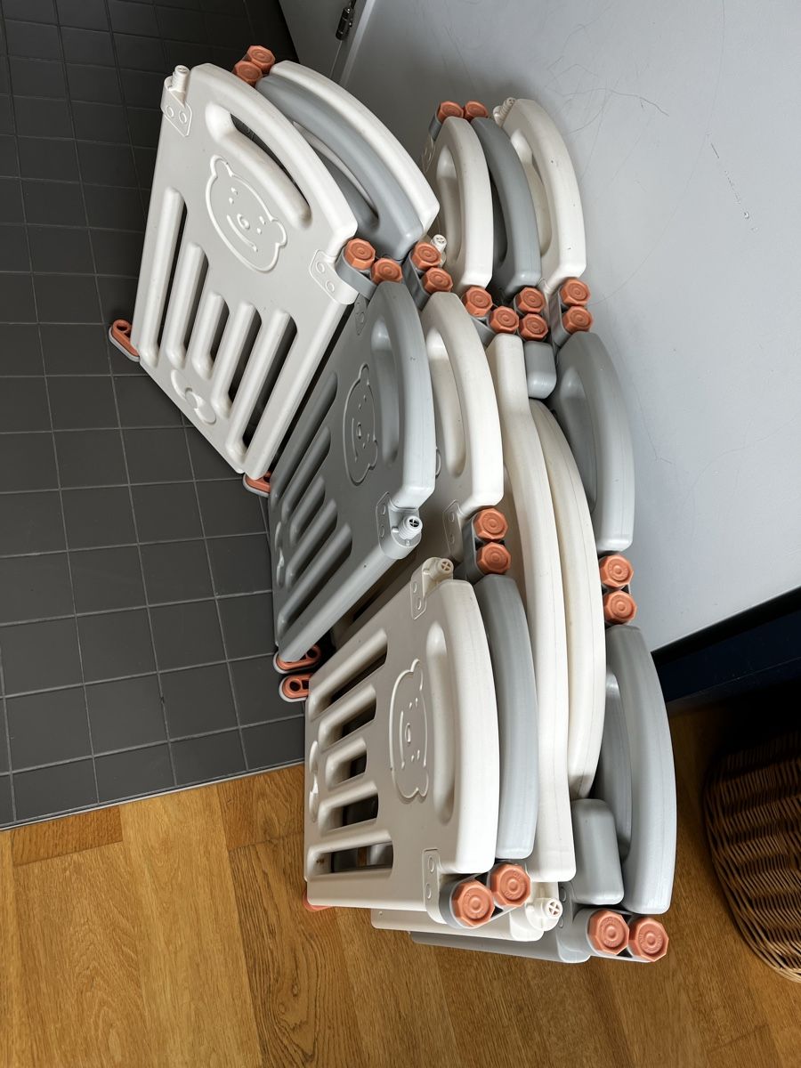 Parcs & barrières de sécurité: Playpen for babies – D'occasion à Pfäffikon ZH par 45v_8w27 1