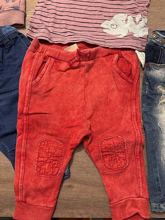 Lotti & Set di vestiti: Kinder Kleider  – Usato da Steinmaur venduto da VollService 1