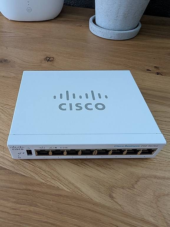 Cisco Hub & Switch: Netzwerk Switch Cisco CBS250-8T-D – Usato da Egliswil venduto da LANgsam_86 3