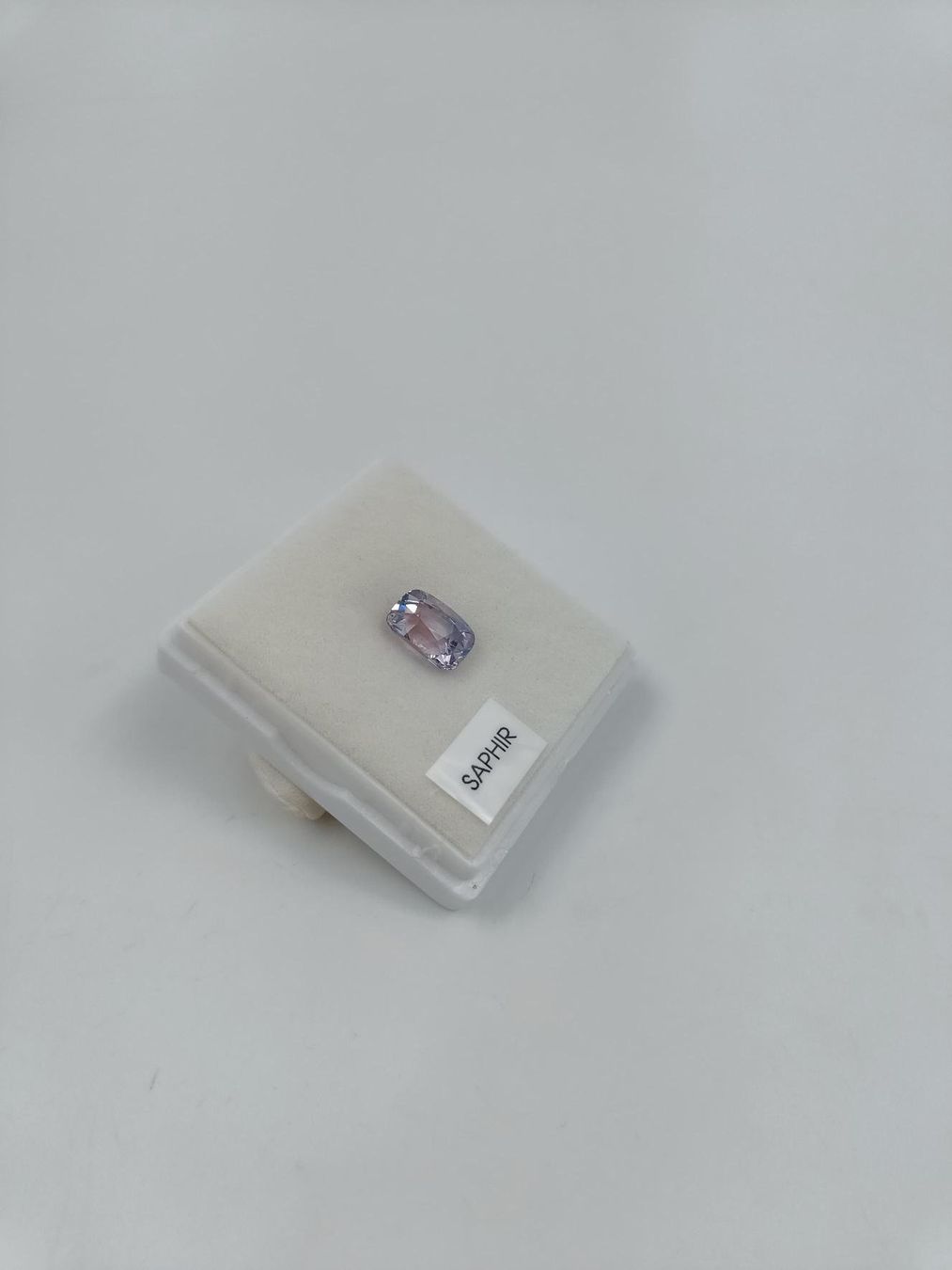 Pietre preziose: 1 FLIEDERFARBENER SAPHIR 12.69 CT. – Usato da Luzern venduto da EdiGem 2