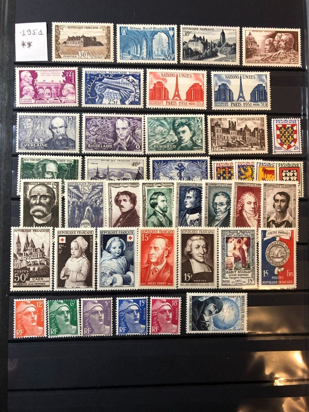 Tutti i francobolli: () Année complète 1951 Neufs* – Nuovo e nell'imballaggio originale da Lausanne venduto da ffhoud
