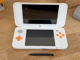 NEU! - unbenutzt - Nintendo 2DS XL in Weiss/Orange