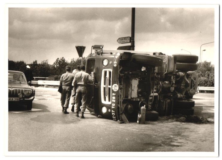 Fotografie & Manifesti: Fotografie Maack, Bremen, Lastwagen Lars – Usato da Berlin venduto da bartko-reher