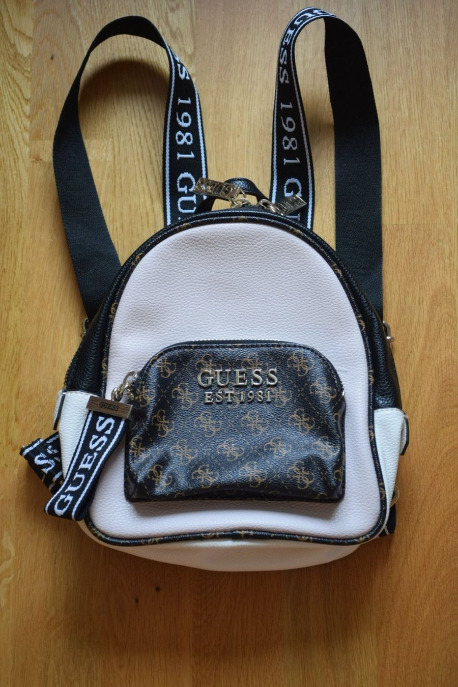 Guess Zaini: Guess Rucksack Weiss Rosa Schwarz – Usato da St. Gallen venduto da Lena_T