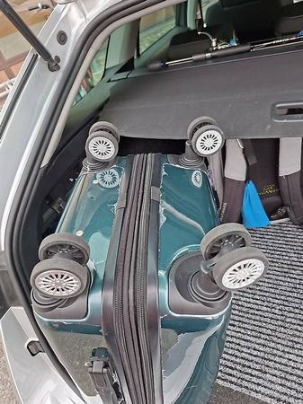 Valise rigide verte à 4 roues  Bon état
