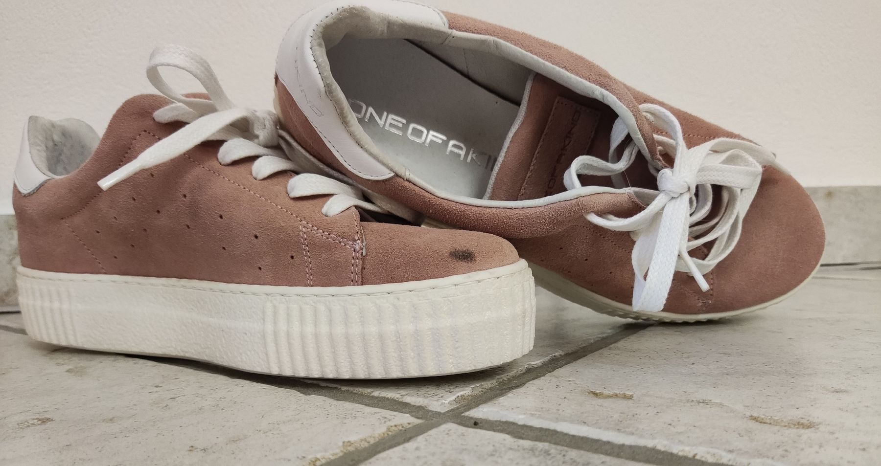 Scarpe da donna: ONOFAKIND Damenschuh Grösse 38 – Usato da Chur venduto da Rodanisa 2