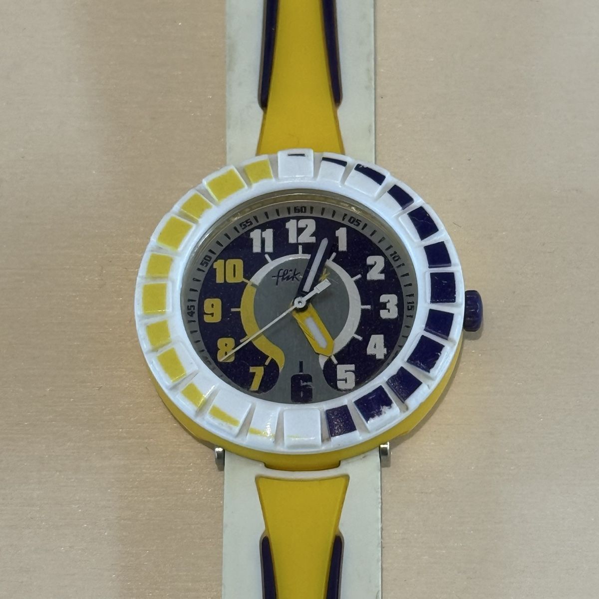Flik Flak Orologi: Flik Flak Swiss Made jaune blanc – Usato da Evilard venduto da Adrien___2 1