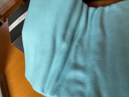 Pashmina en cachemire (avec etiquette de prix 189.-)
