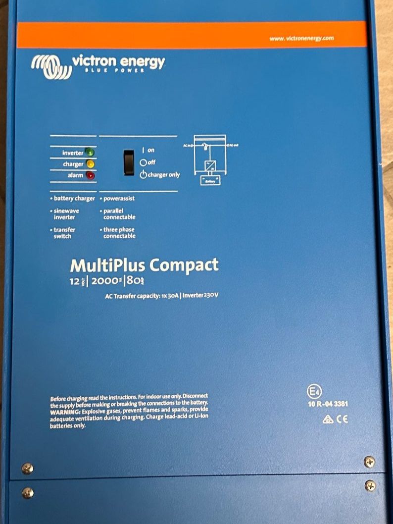 Victron Inverter: Victron MultiPlus Compact 12/2000/80 Top Zustand – Usato da Eiken venduto da Ncgt 2