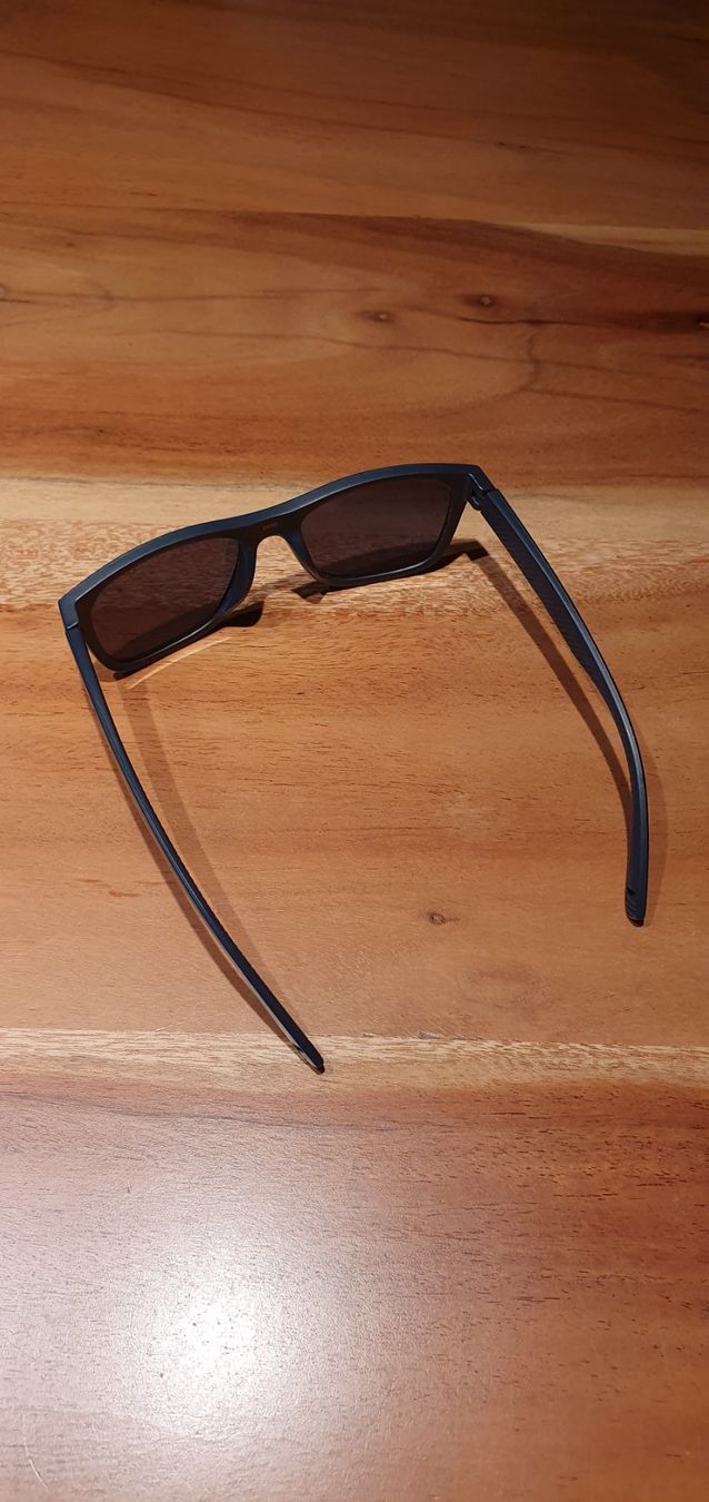 Lacoste Brillen & Gläser: Lacoste Sonnenbrille Original + Putztuch. – Gebraucht aus Zürich von Leica.C89 6