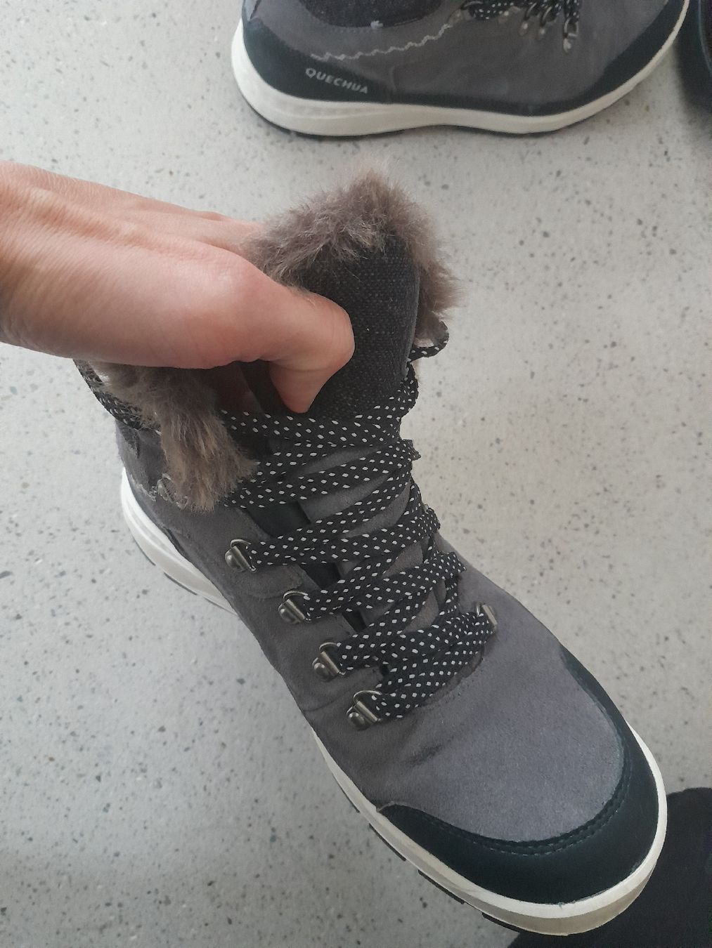 Decathlon Scarpe da donna: Bequeme Winterschuhe Gr 39 – Usato da Zürich venduto da Ricarda_ZH 3