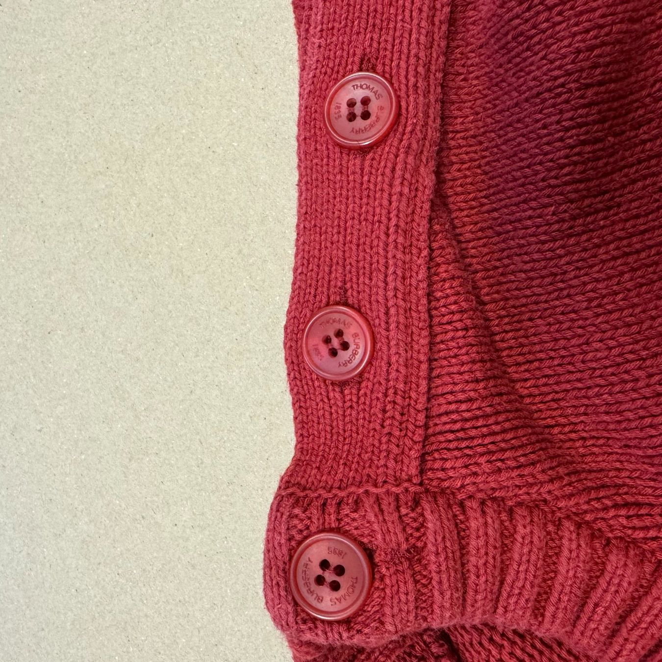 Burberry Maglioni & Felpe: Thomas Burberry vintage red knitted sweatshirt pull 90s – Nuovo (secondo la descrizione) da St. Gallen venduto da sourced_limited 3
