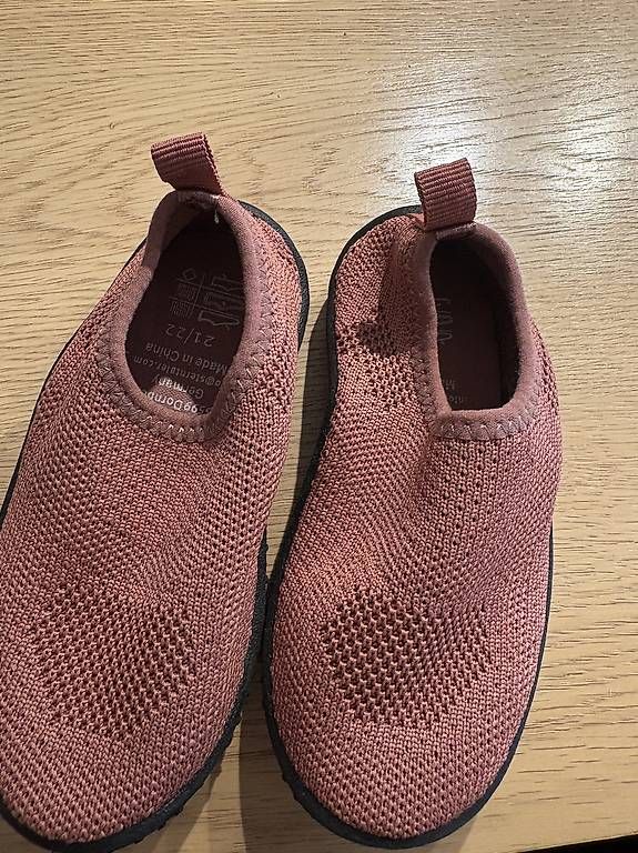 Chaussures garçon: Badesandalen 21/22 – D'occasion à Schneisingen par tini_elle