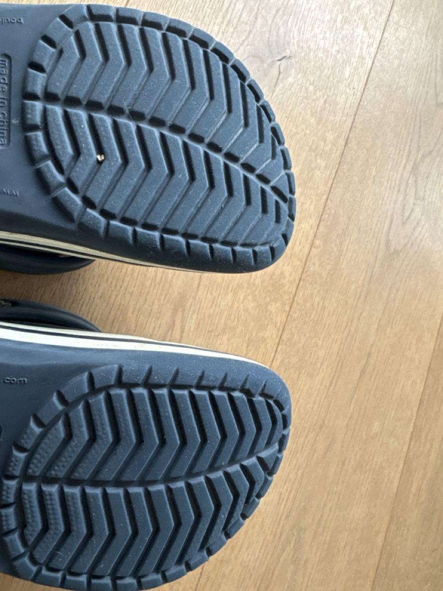 Crocs Scarpe per ragazzi: Warme Crocs Winter Clogs, Grösse 29 – Usato da Wettswil venduto da Venice3 6