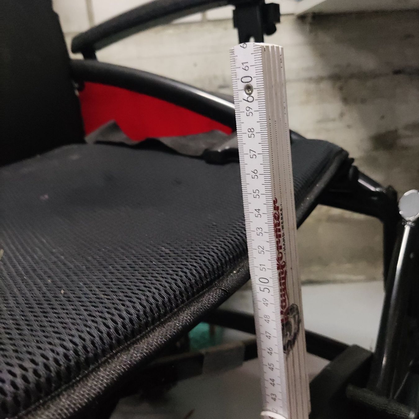 Sedie a rotelle: Quirumed Elektro Rollstuhl - Sitz ca. 44cm breit – Usato da Solothurn venduto da Csw1 5