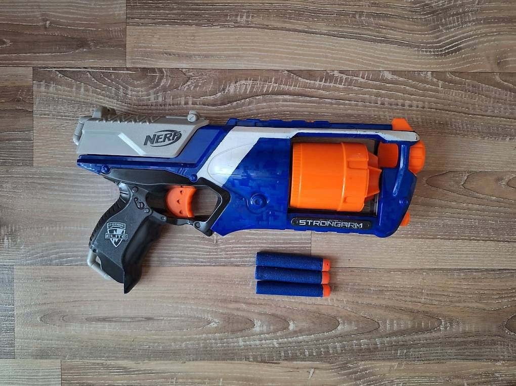 Giocattoli: Nerf Strongarm – Usato da Diessenhofen venduto da ben_5h68