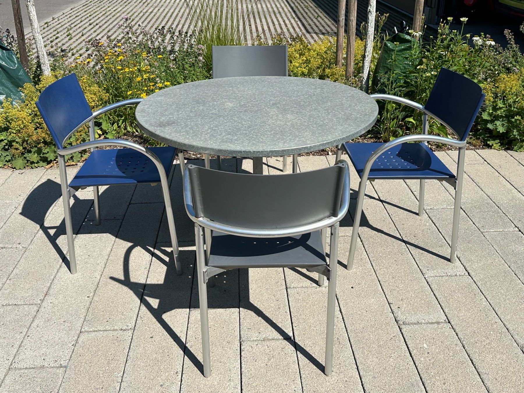 Stühle: 4 Gartenstühle Breeze mit Metalltisch – Gebraucht aus Wettingen von fun4bike_now 6