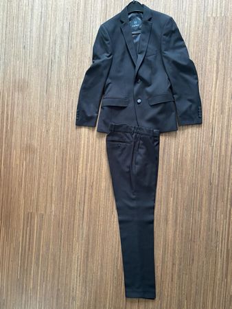 Elegante Herrenanzug, schwarz, Grösse 42, Top Zustand!