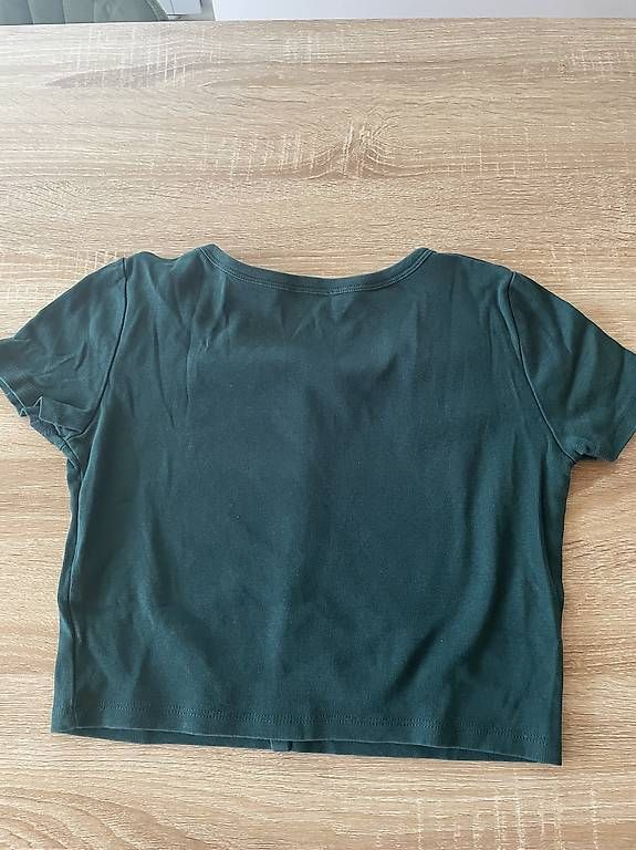 T-shirt: T-Shirt  – Usato da Basel venduto da Make-up-lover 1