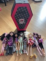 Monster High 8 Puppen + Schrank 
