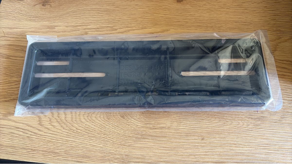 Tutti pezzi di ricambio auto: Support plaque d'immatriculation noir en plastique - neuf – Nuovo e nell'imballaggio originale da Villars-sur-Glâne venduto da jon_9g2z