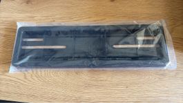 Support plaque d'immatriculation noir en plastique - neuf