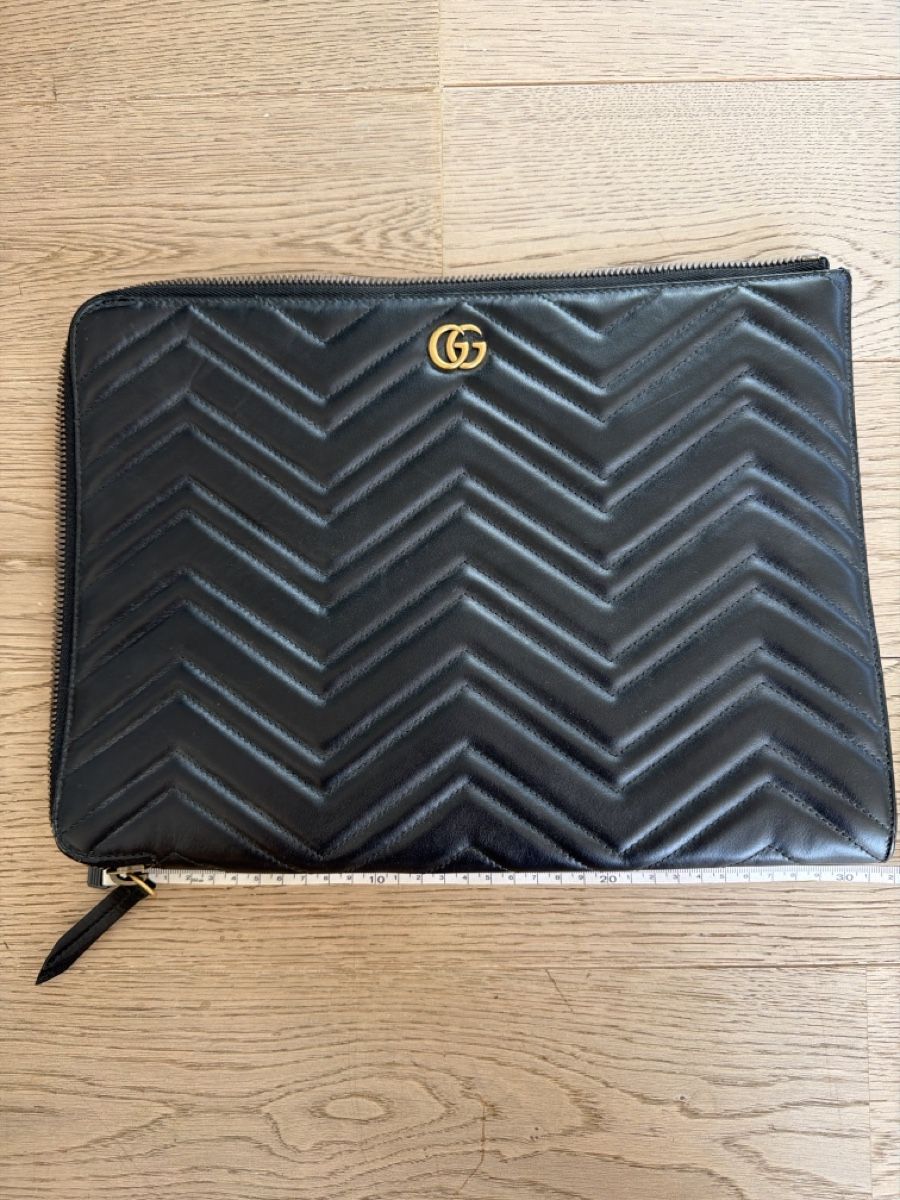 Gucci Valigie & Borse: Gucci GG Marmont Zip Document Case  – Usato da Liestal venduto da amaroque