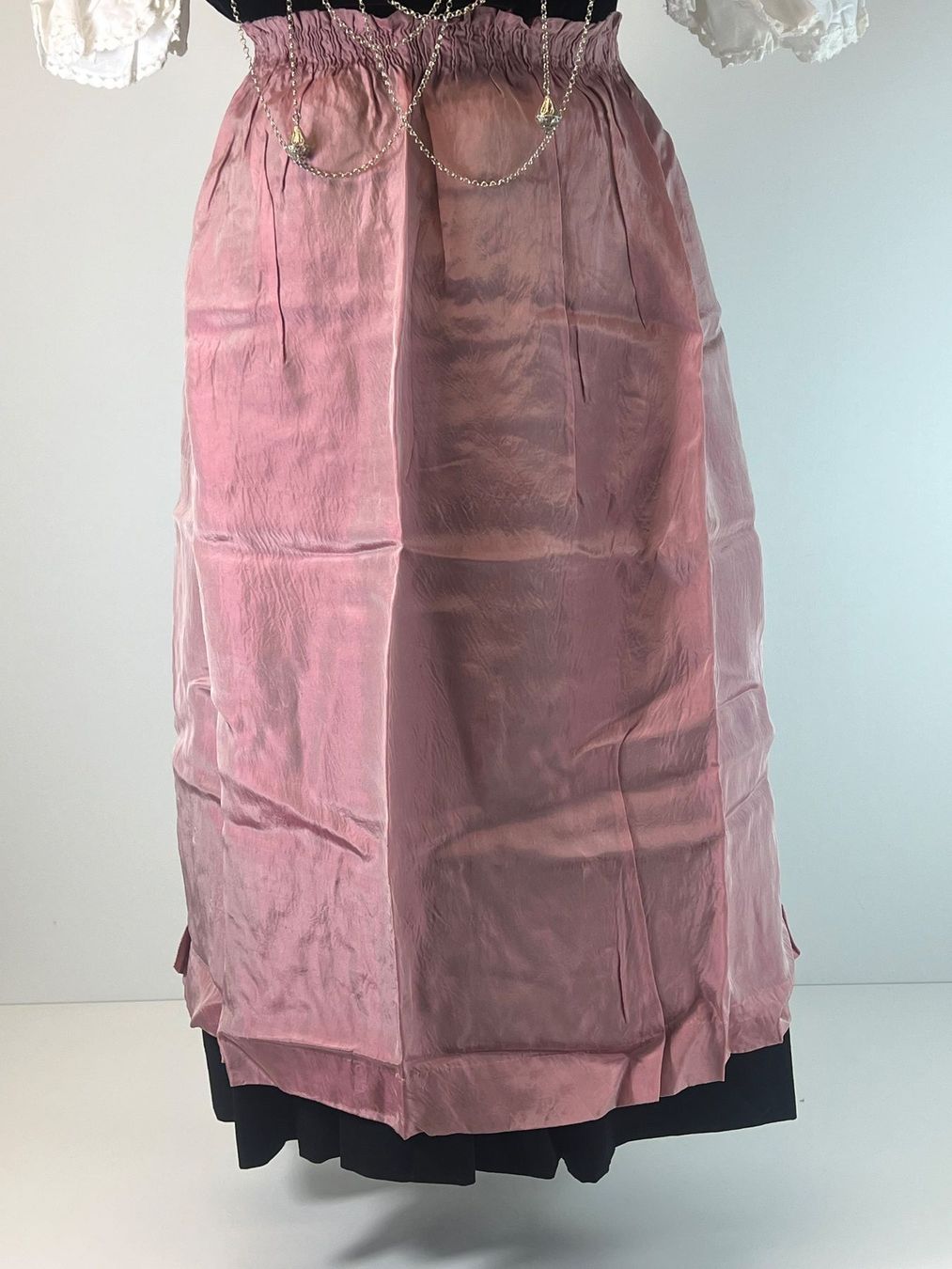 Kostüme: Schweizer Tracht Damen, ev. Schleitheim – Gebraucht aus Zürich von Arche_Brockenhaus 2