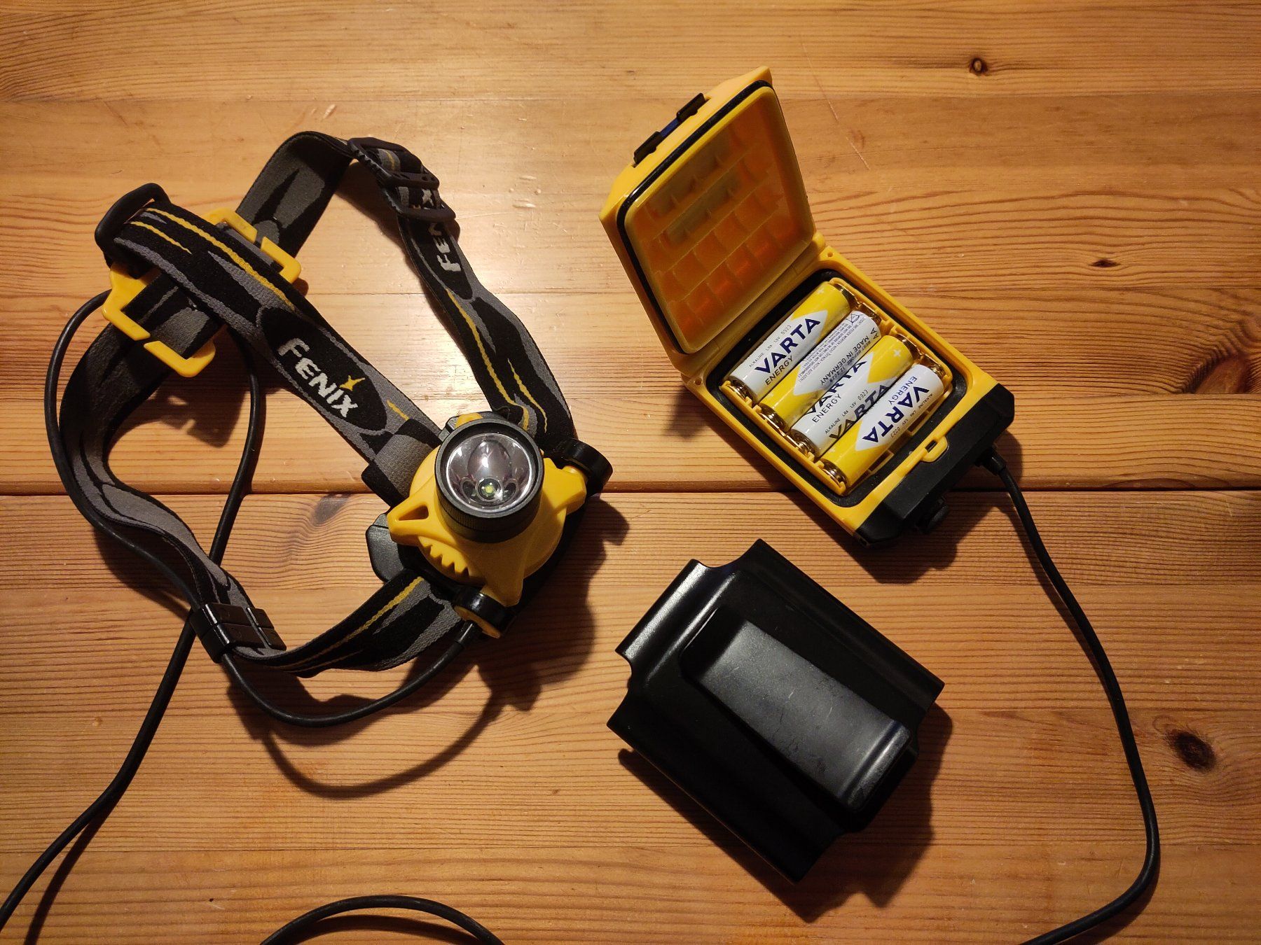 Fenix Lampade: Stirnlampe Fenix HP20 – Usato da Wil SG venduto da zjosua 1