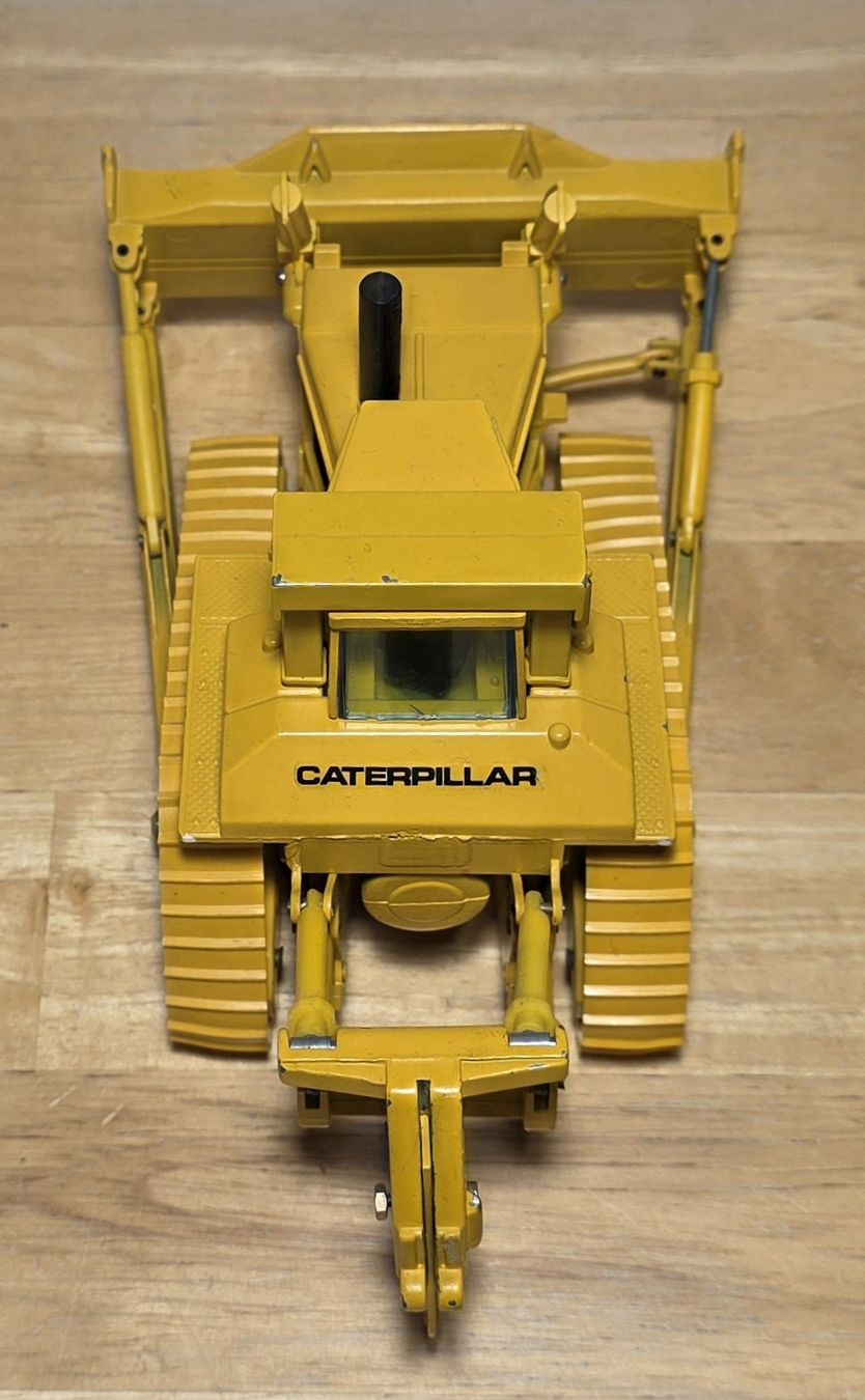 Caterpillar Escavatori: Caterpillar D10 Planierraupe – Usato da Männedorf venduto da Modellbau-wyss