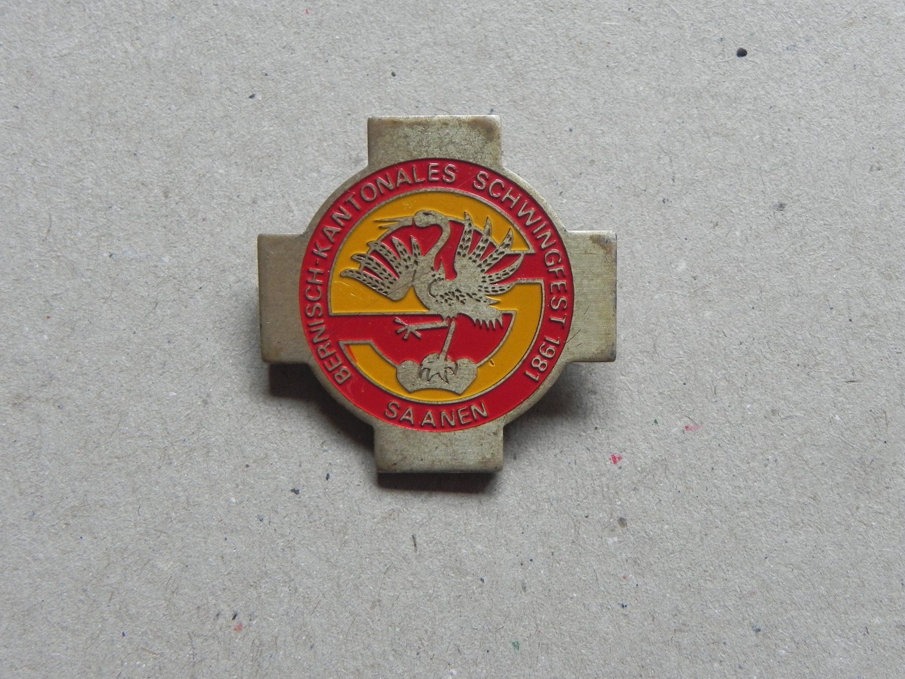 Placchette & Badge: Abzeichen Kantonal Schwingfest Schwingen Saanen BE 1981 – Usato da Siebnen venduto da krimsie