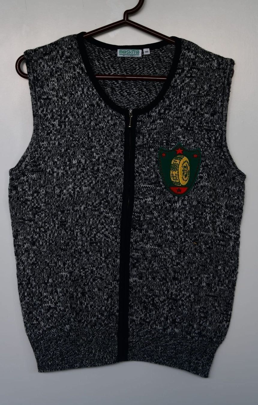 Altro abbigliamento per bambino: Gilet – Nuovo e nell'imballaggio originale da Emmen venduto da Carbru