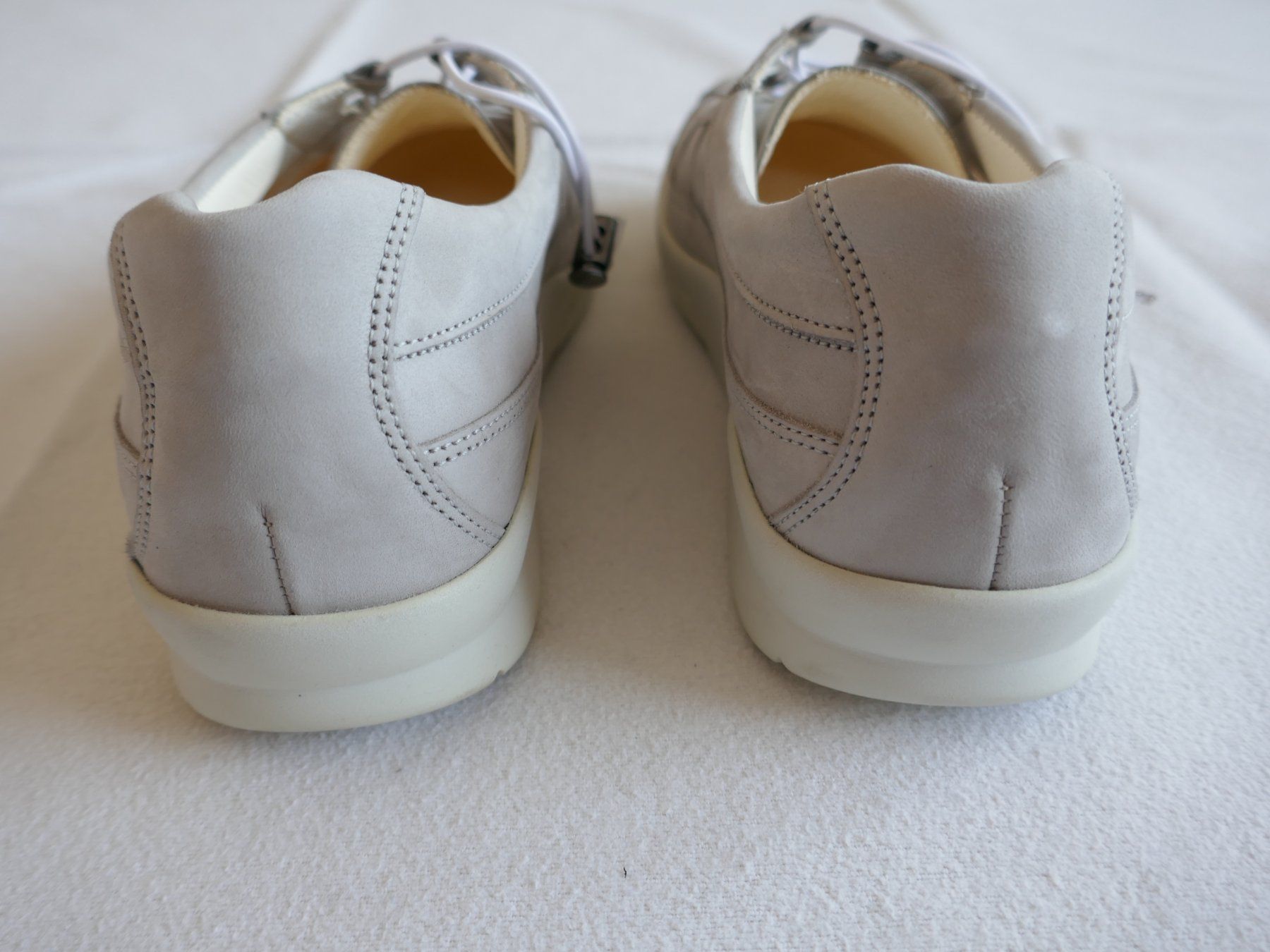 Scarpe da donna: Neuwertige Damen-Sommerschuhe/Freizeitschuhe - hellgrau – Usato da Volketswil venduto da Cobra22 1
