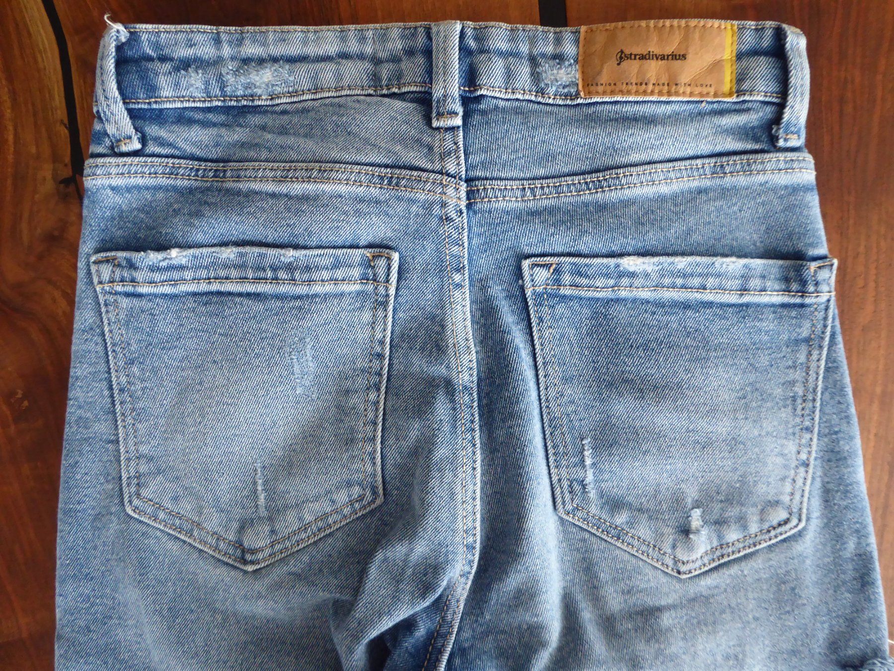 Stradivarius Lotti di vestiti: Jeans Mom Slim blau Size 34 + Pullover grau XS Stradivarius – Usato da Entlebuch venduto da roma6370 5