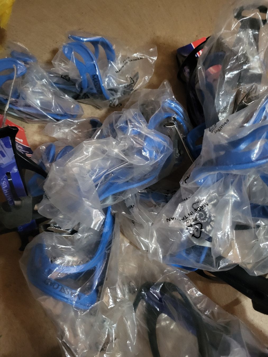 Pezzi di ricambio: velo wasserflaschenhalter 29 stück – Nuovo (secondo la descrizione) da Riehen venduto da tamola67 5