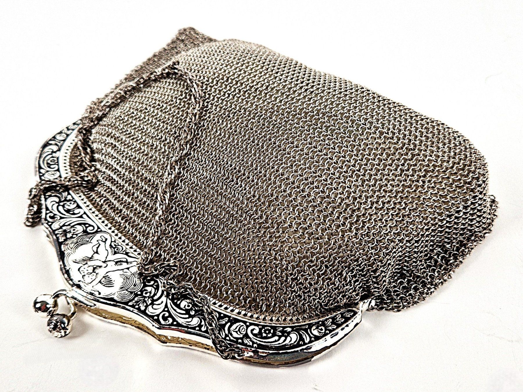 Taschen für Damen: Kettenhandtasche Vintage – Gebraucht aus Basel von Restwert_Basel 1