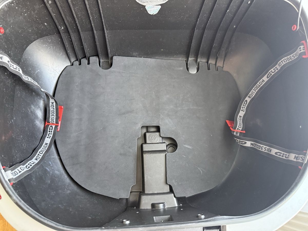 Givi Topcase: Top case for motorbike/scooter.   – Nuovo (secondo la descrizione) da Le Grand-Saconnex venduto da jor_7stl 7