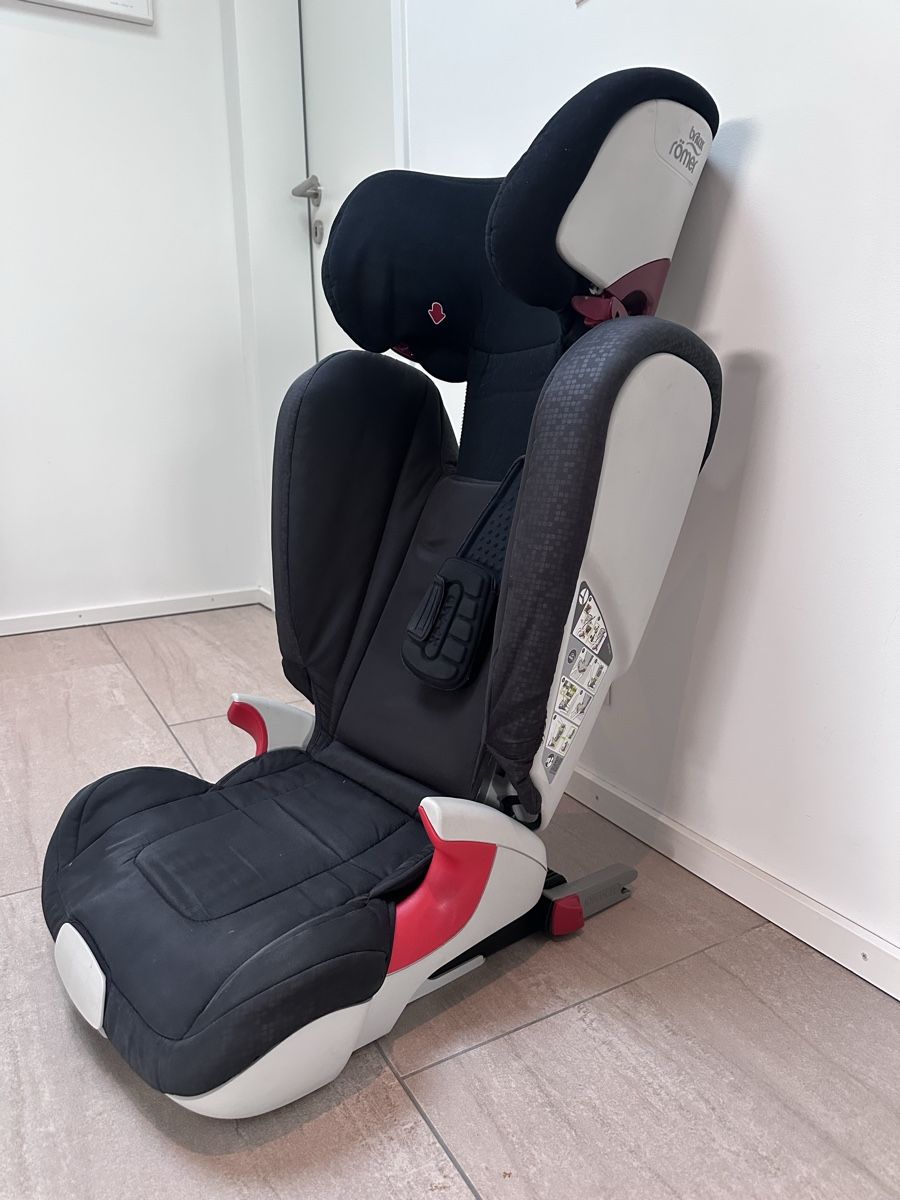 Britax Römer Seggiolini per auto: Kindersitz Britax Römer Kidfix XP 15-36kg – Usato da Dietlikon venduto da Marfull 1