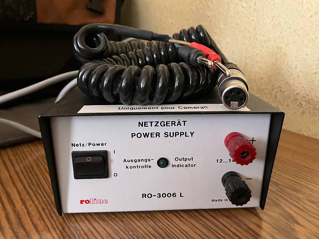 Caméscopes: Pro Camera Power Supply XLR4 – D'occasion à Genève par Capt3