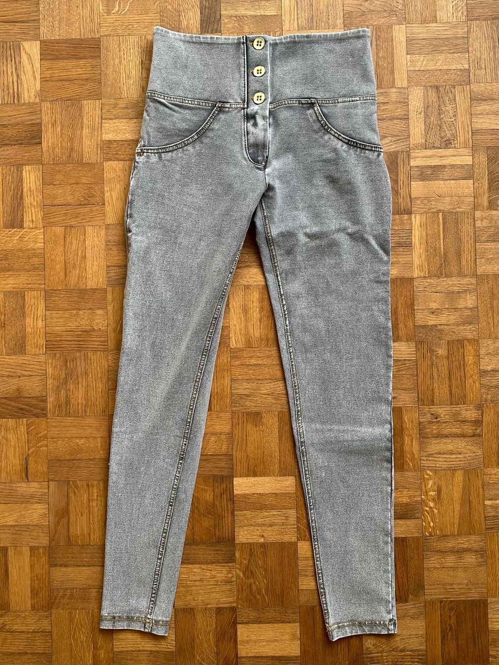 Freddy Jeans: Freddy Hose Wr.up High Waist grau – Usato da Luzern venduto da Leumatt2015 1