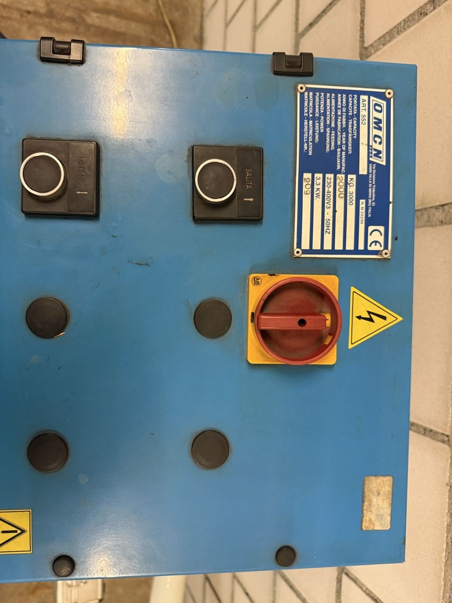 Piattaforme elevatrici & Crick: Autolift ESA OMCN 3000kg – Usato da Bettlach venduto da mehr86 3