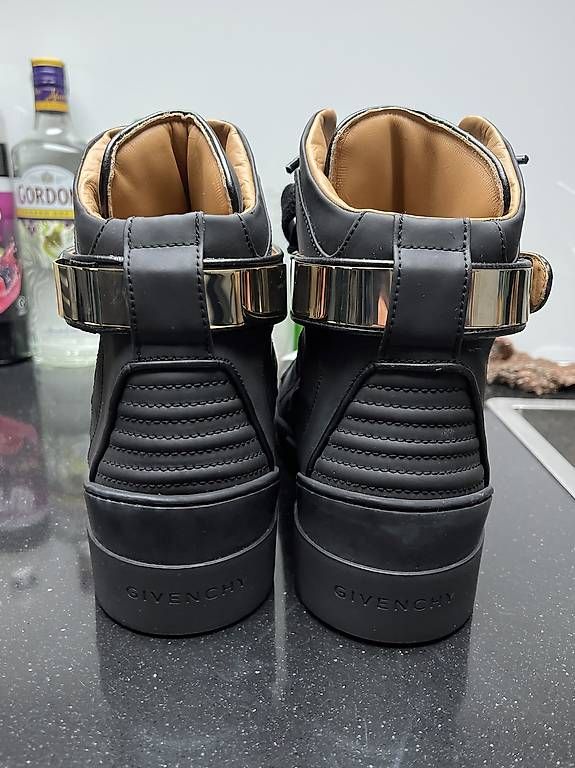 Scarpe da uomo: Givenchy Sneaker – Usato da Goldau venduto da locherrogerio 3