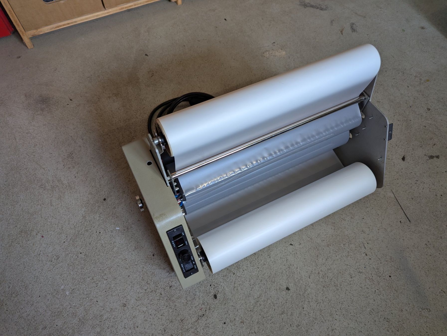 Macchine laminatrici: Rollenlaminator (Laminiergerät) – Usato da Dietschwil venduto da FIZENATOR 1