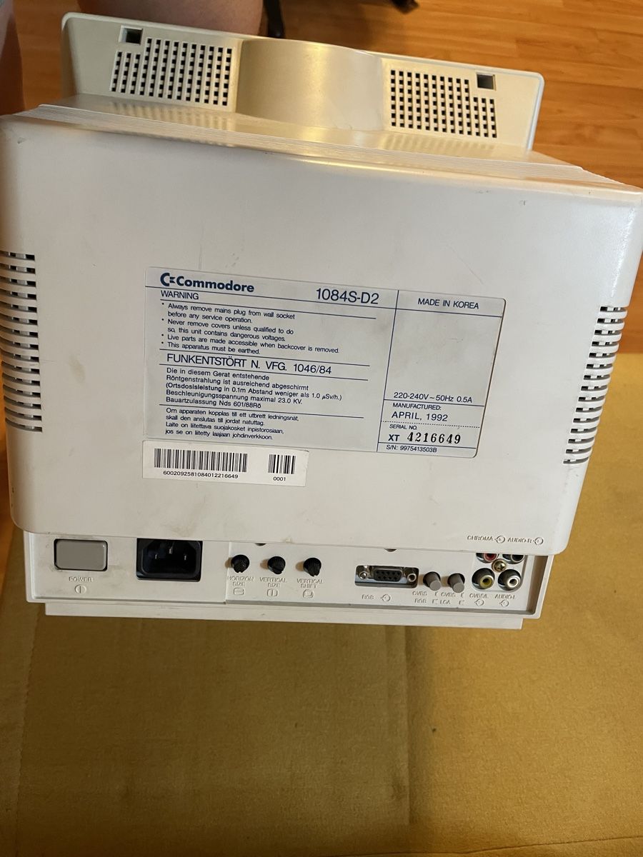 Monitor: Commodore 1084S-D2 Farbmonitor CRT Amiga C64 Funktioniert – Usato da Winterthur venduto da Ala_Minor 2