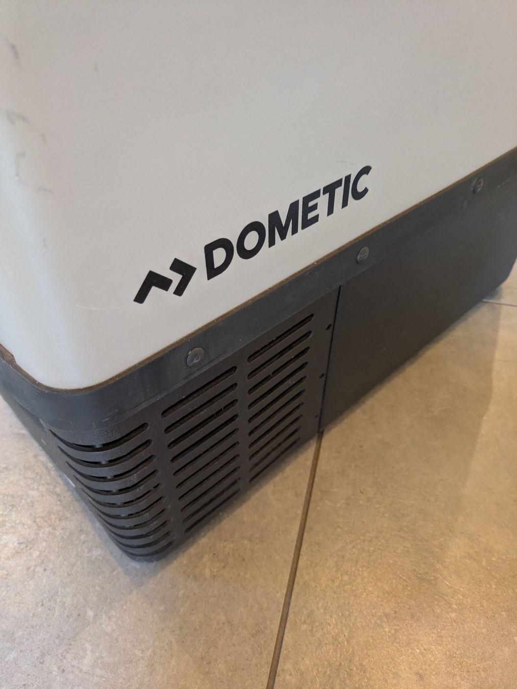 Dometic Frigoriferi & Refrigeratori: Dometic CF26 – Usato da Prez-Vers-Siviriez venduto da ollie79 1
